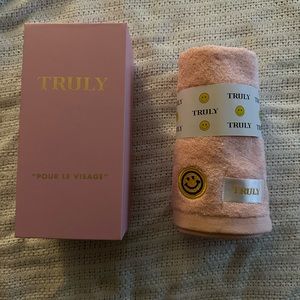 "Pour le Visage" Face Towel